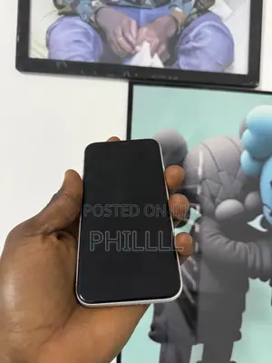 Apple iPhone XR 64 GB White