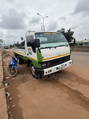 Hyundai Truck 2000 White