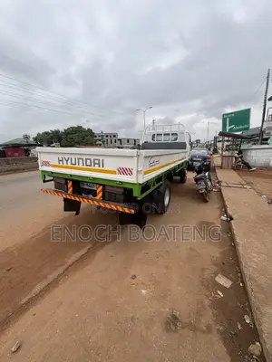 Hyundai Truck 2000 White