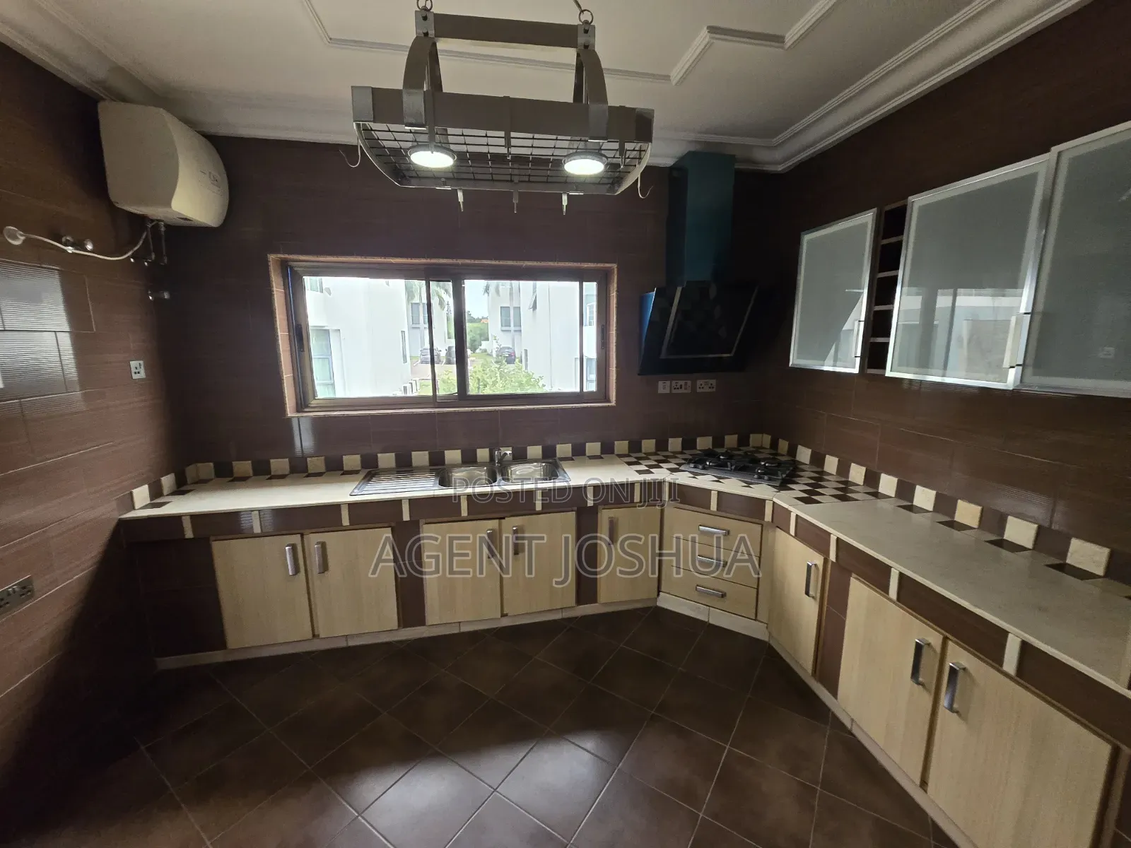 6bdrm House in Regimanuel Estate, Airport Residential Area for rent