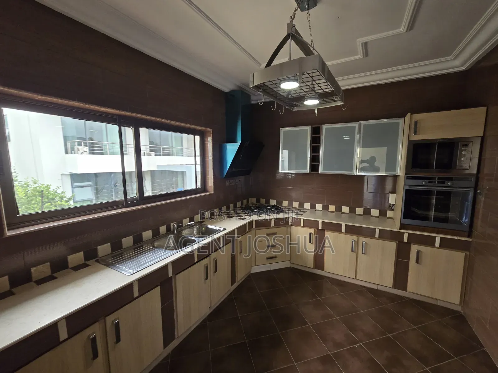 6bdrm House in Regimanuel Estate, Airport Residential Area for rent