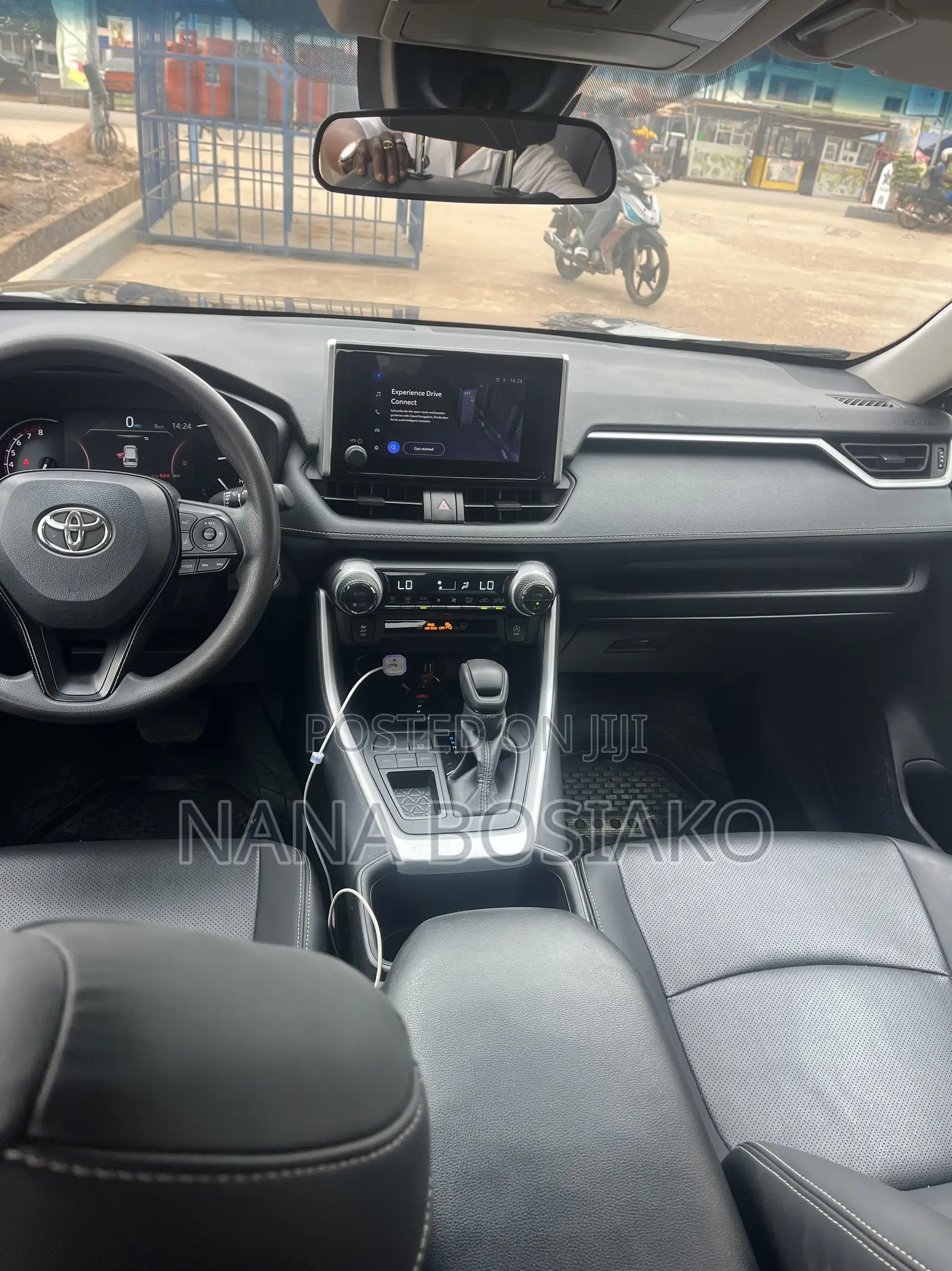 Toyota RAV4 XLE AWD 2024 Black
