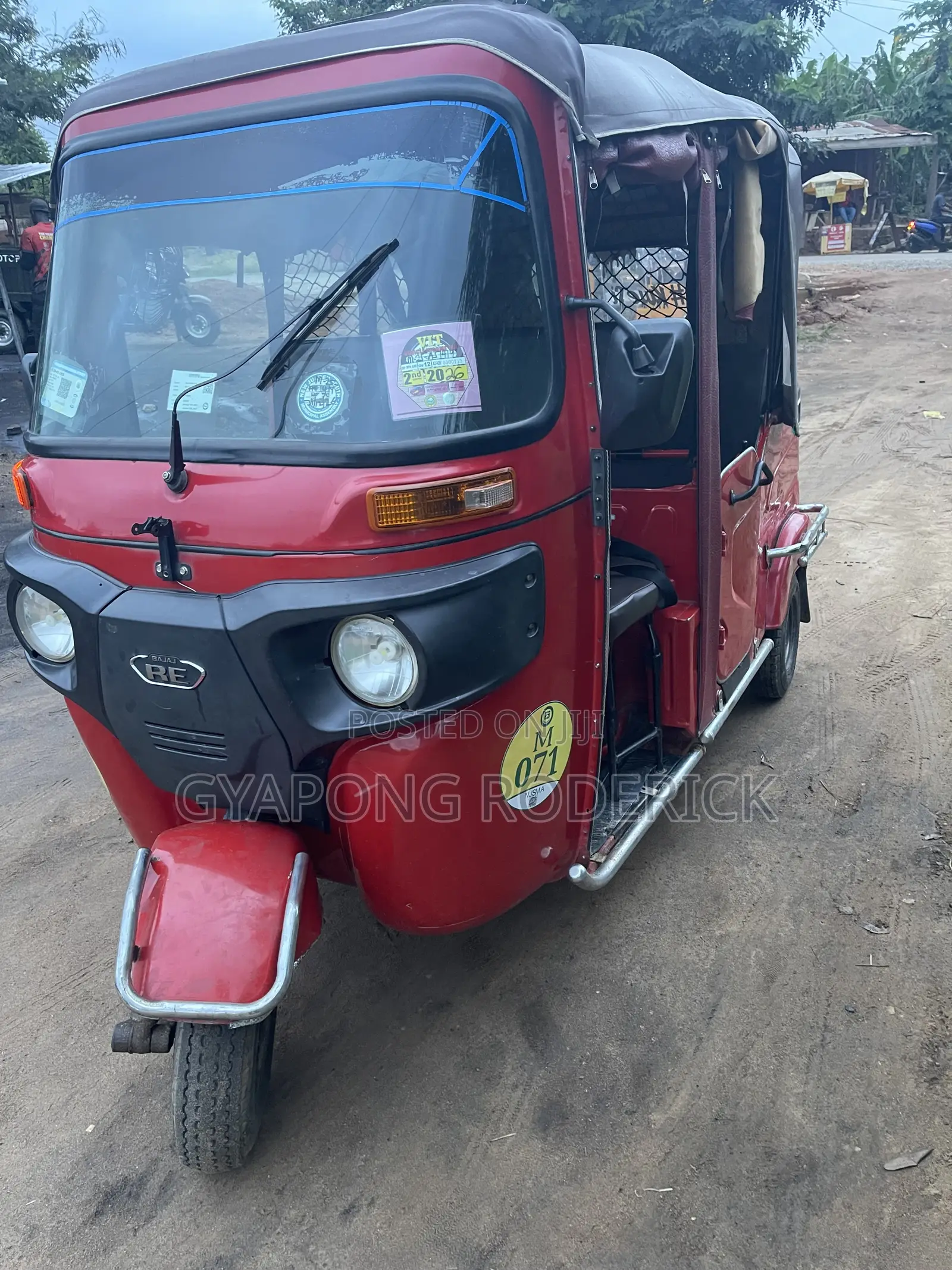 Bajaj RE 2025 Red