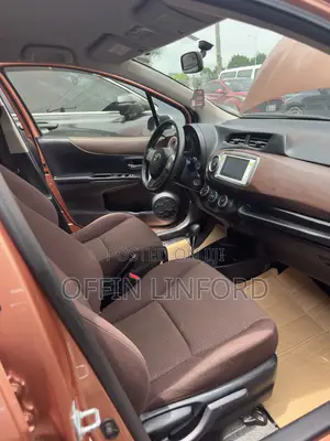 Toyota Vitz 1.3 AWD 5dr 2012 Orange