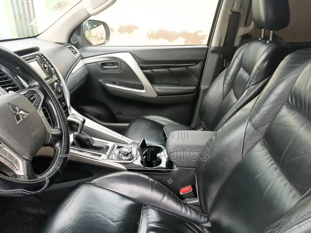 Mitsubishi Pajero V80 3.5 V6 GL/GLS 2016 Silver