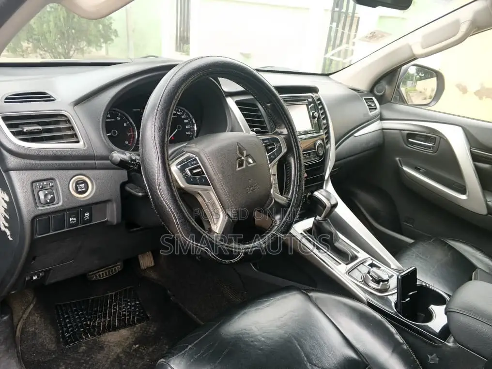 Mitsubishi Pajero V80 3.5 V6 GL/GLS 2016 Silver