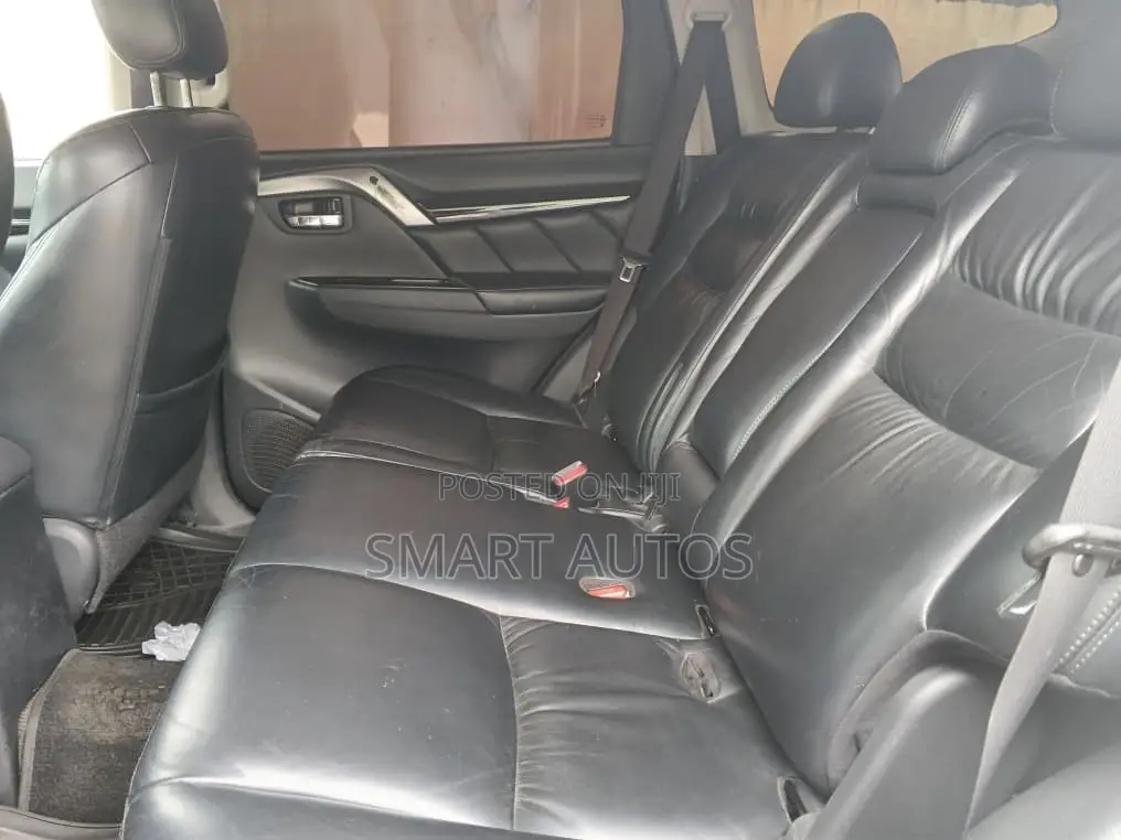 Mitsubishi Pajero V80 3.5 V6 GL/GLS 2016 Silver