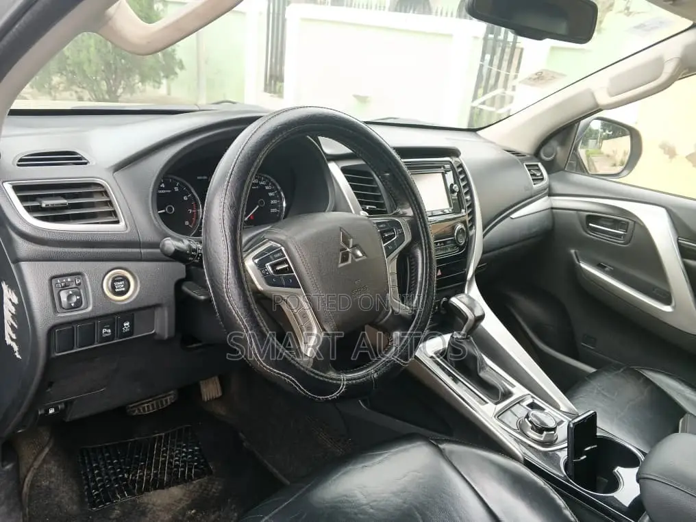 Mitsubishi Pajero V80 3.5 V6 GL/GLS 2016 Silver