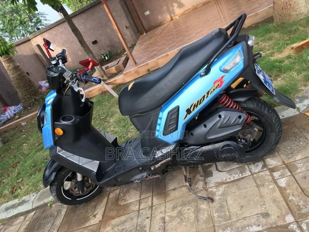 Piaggio Scooter 2025 Blue