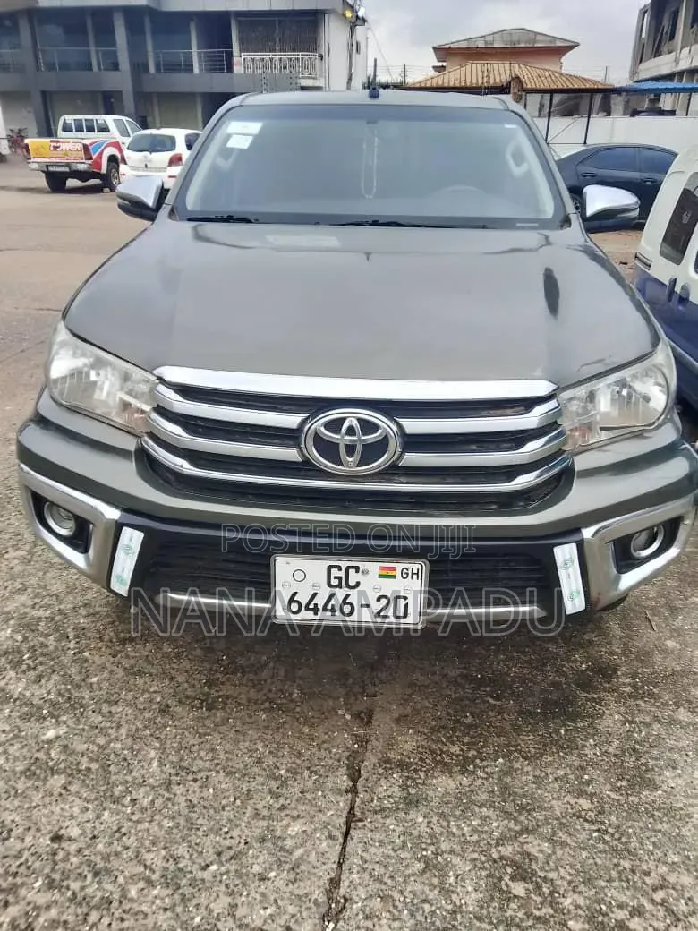 Toyota Hilux 2017 Gray