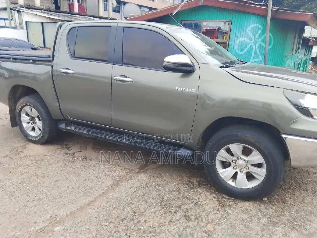 Toyota Hilux 2017 Gray