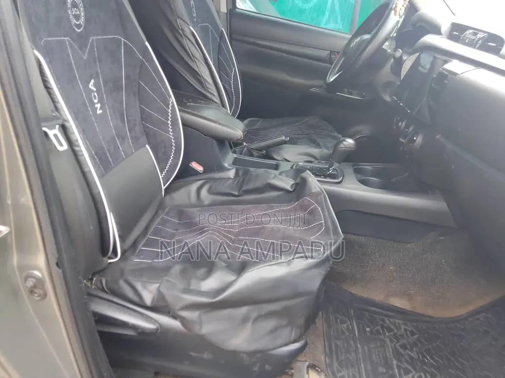 Toyota Hilux 2017 Gray