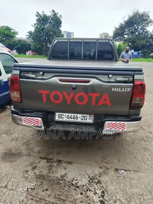 Toyota Hilux 2017 Gray
