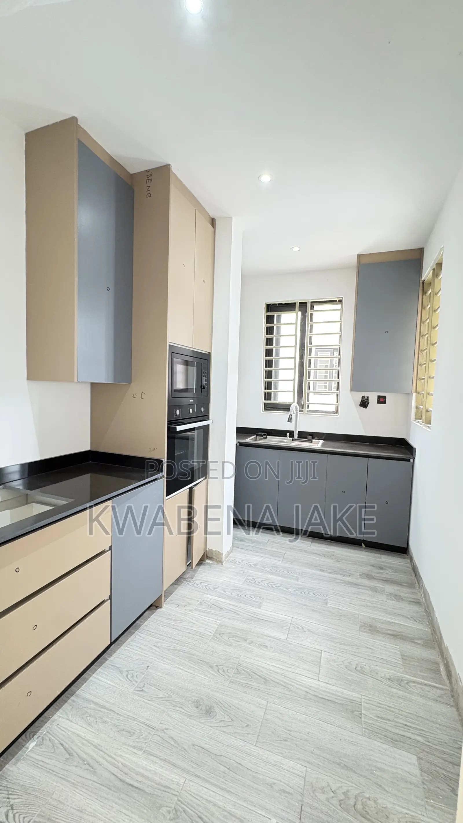 5bdrm Townhouse/Terrace in Adenta for sale