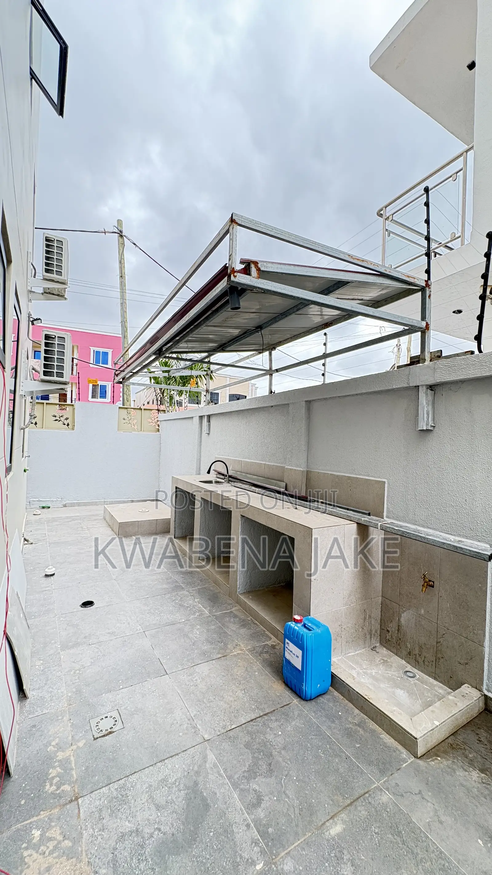 5bdrm Townhouse/Terrace in Adenta for sale