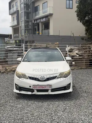 Toyota Camry SE 4dr Sedan (2.5L 4cyl 6A) 2014 White