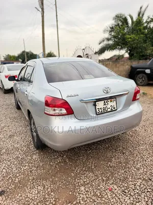 Toyota Belta 2011 Silver