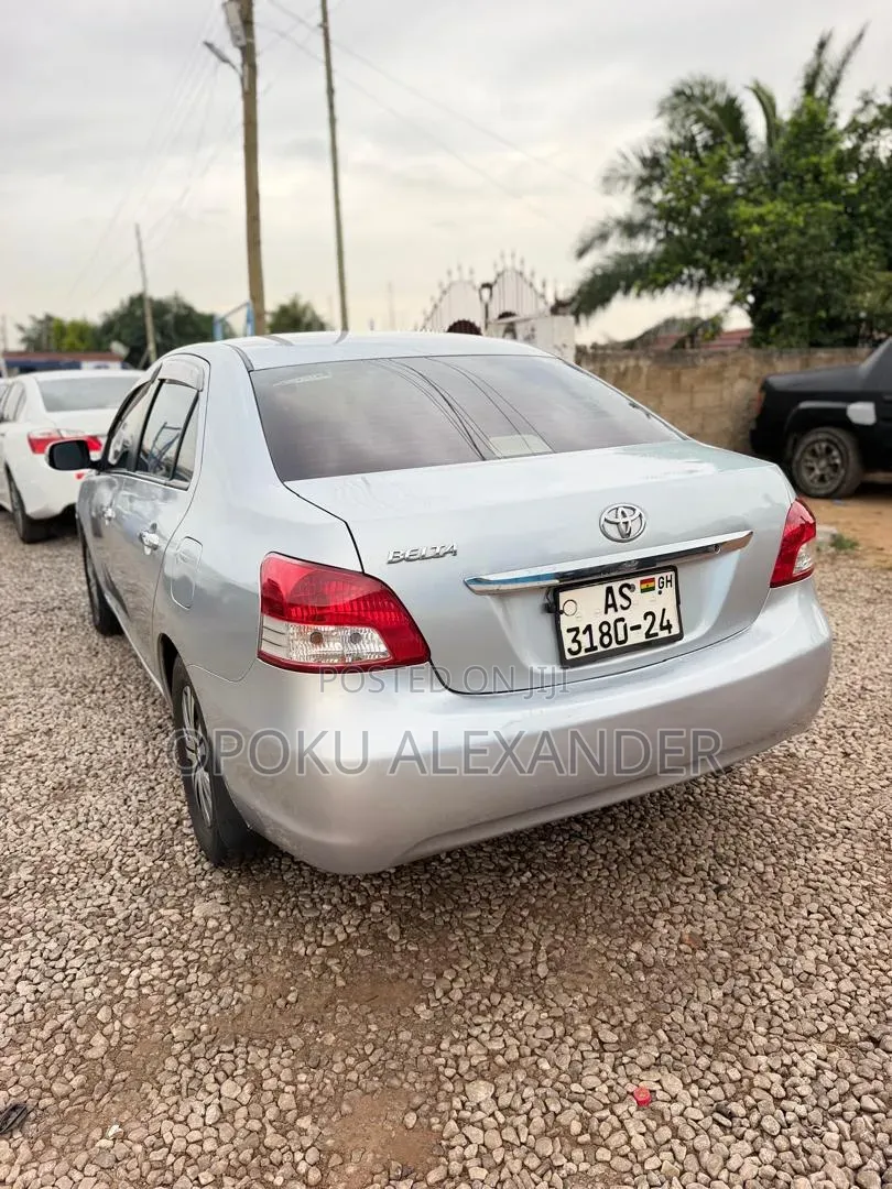 Toyota Belta 2011 Silver