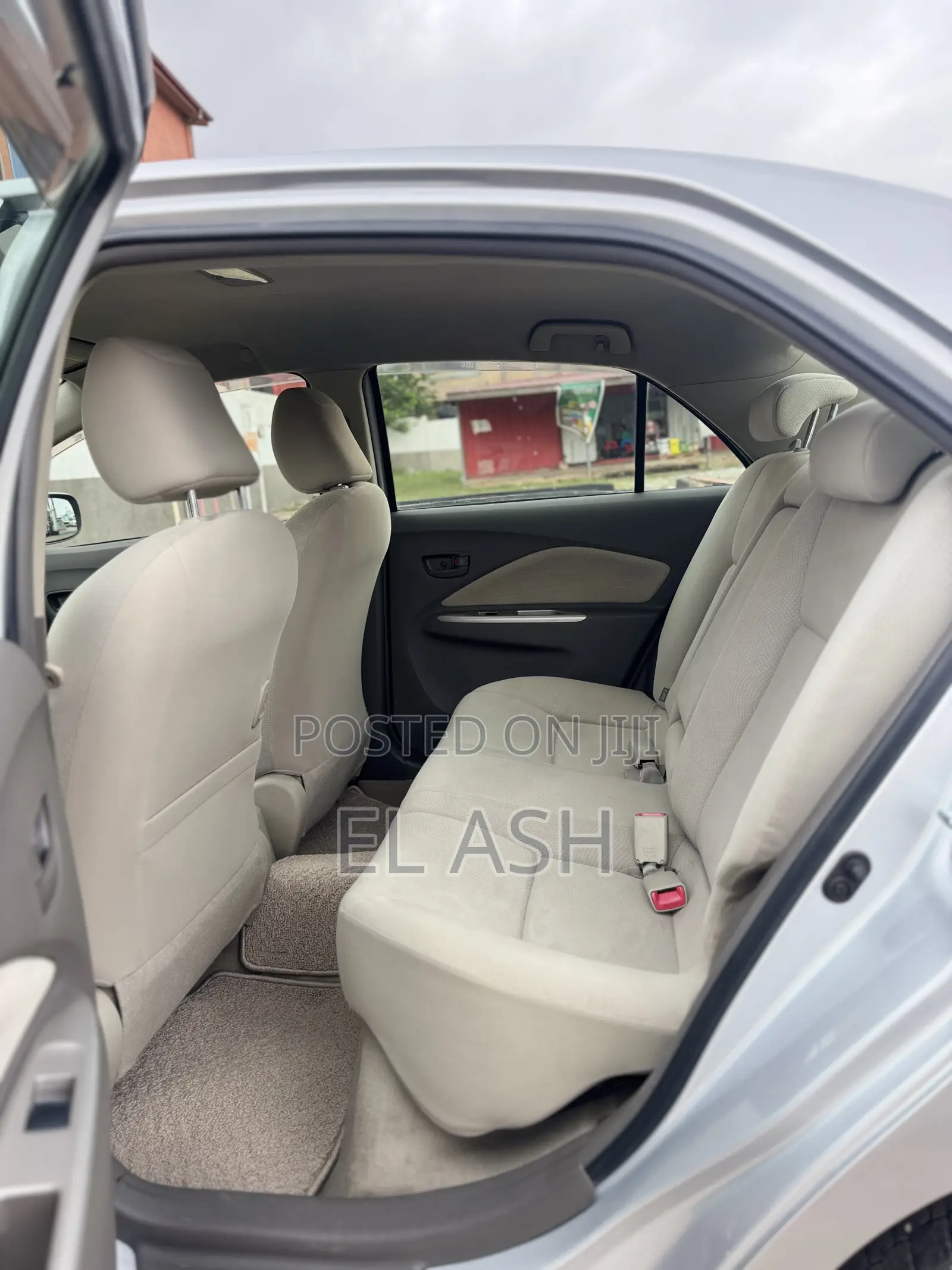 Toyota Belta 2010 Silver