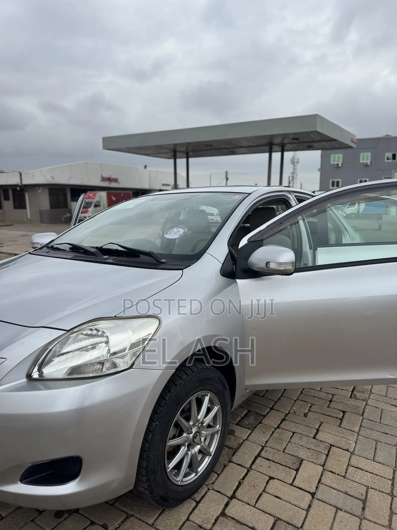 Toyota Belta 2010 Silver