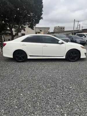 Toyota Camry SE 4dr Sedan (2.5L 4cyl 6A) 2014 White