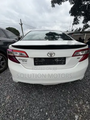 Toyota Camry SE 4dr Sedan (2.5L 4cyl 6A) 2014 White