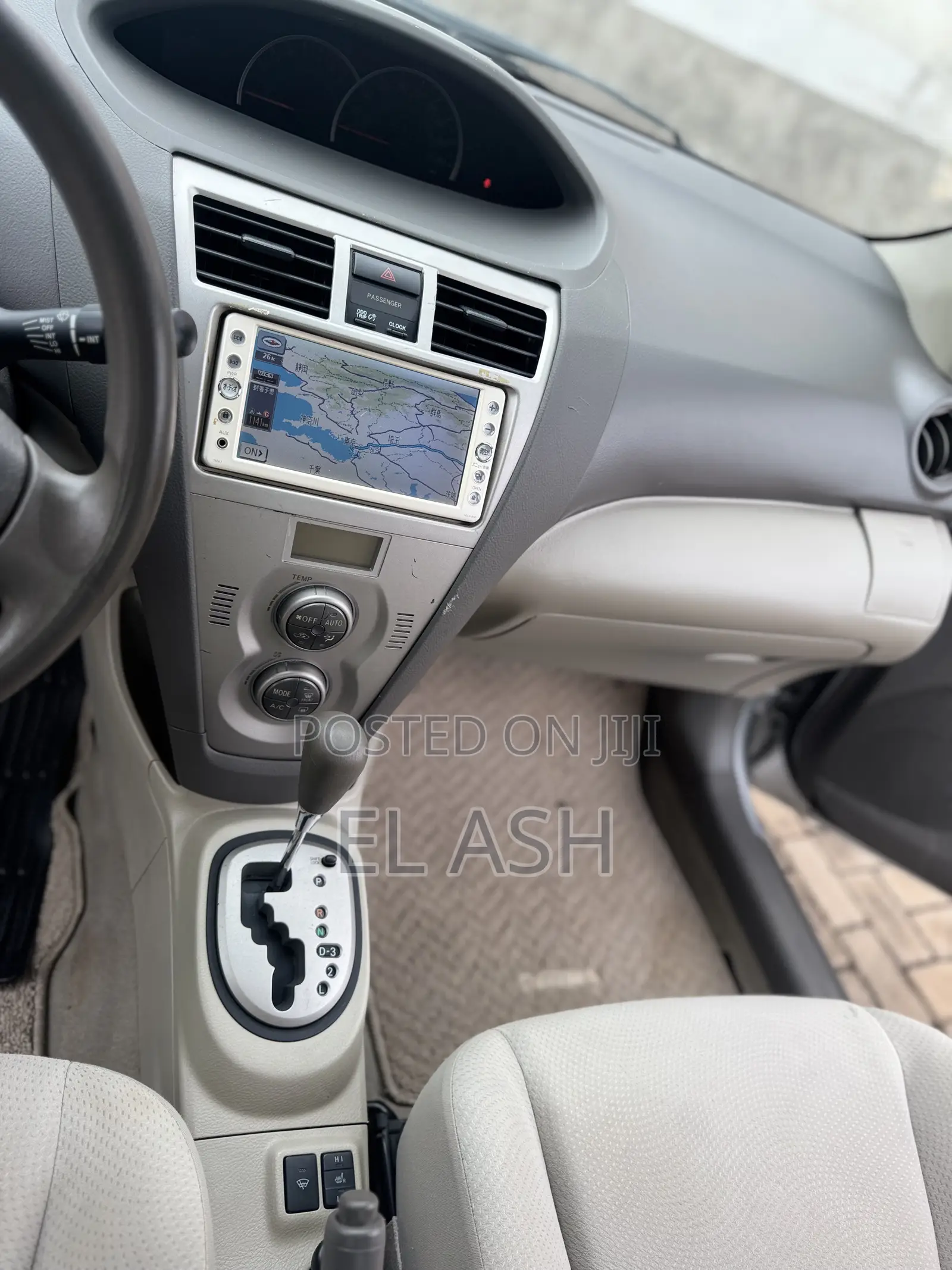 Toyota Belta 2010 Silver