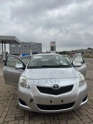 Toyota Belta 2010 Silver