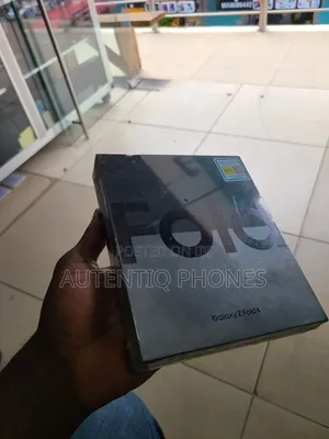 New Samsung Galaxy Z Fold4 256 GB Silver