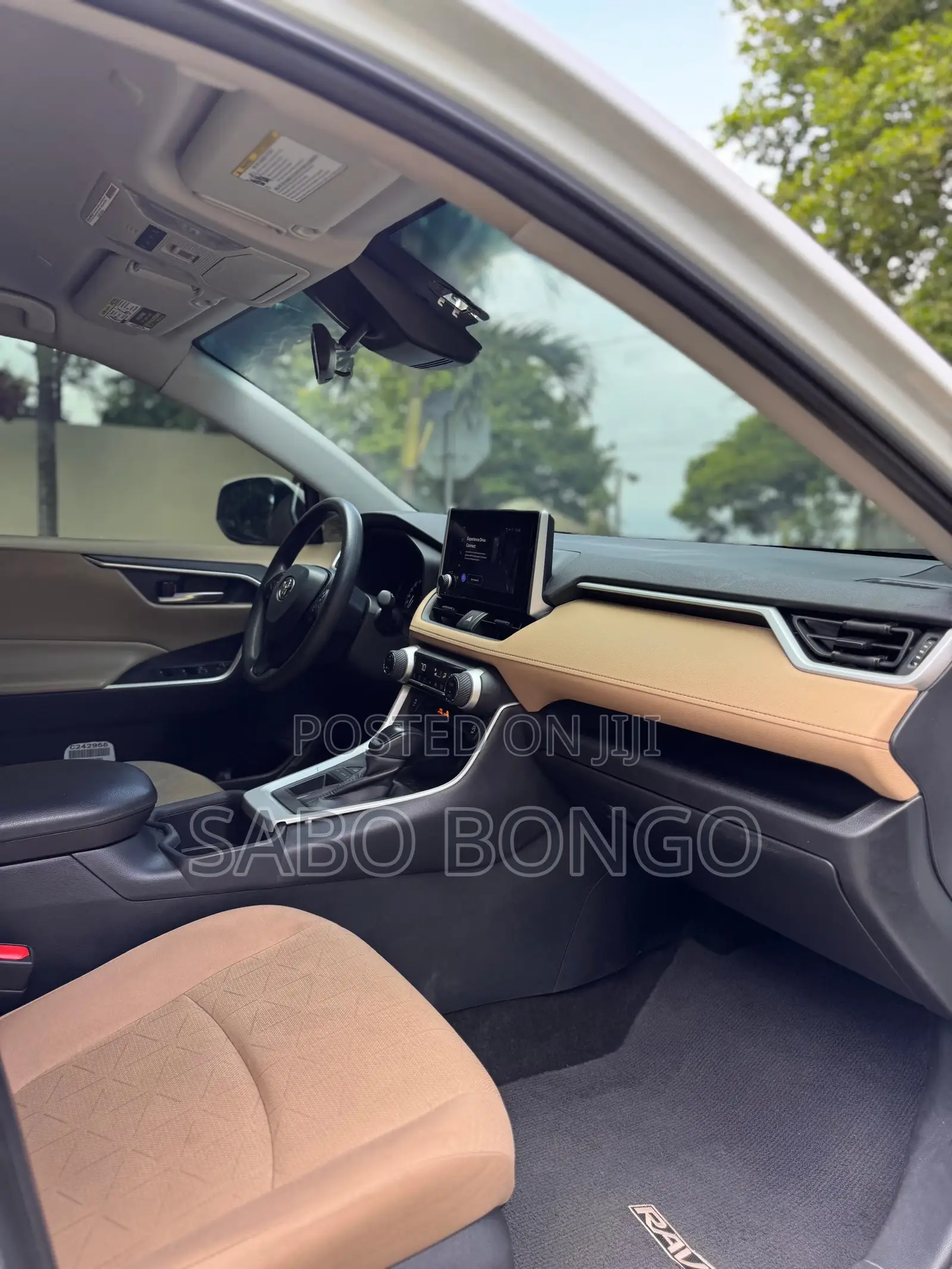 Toyota RAV4 XLE AWD 2023 White