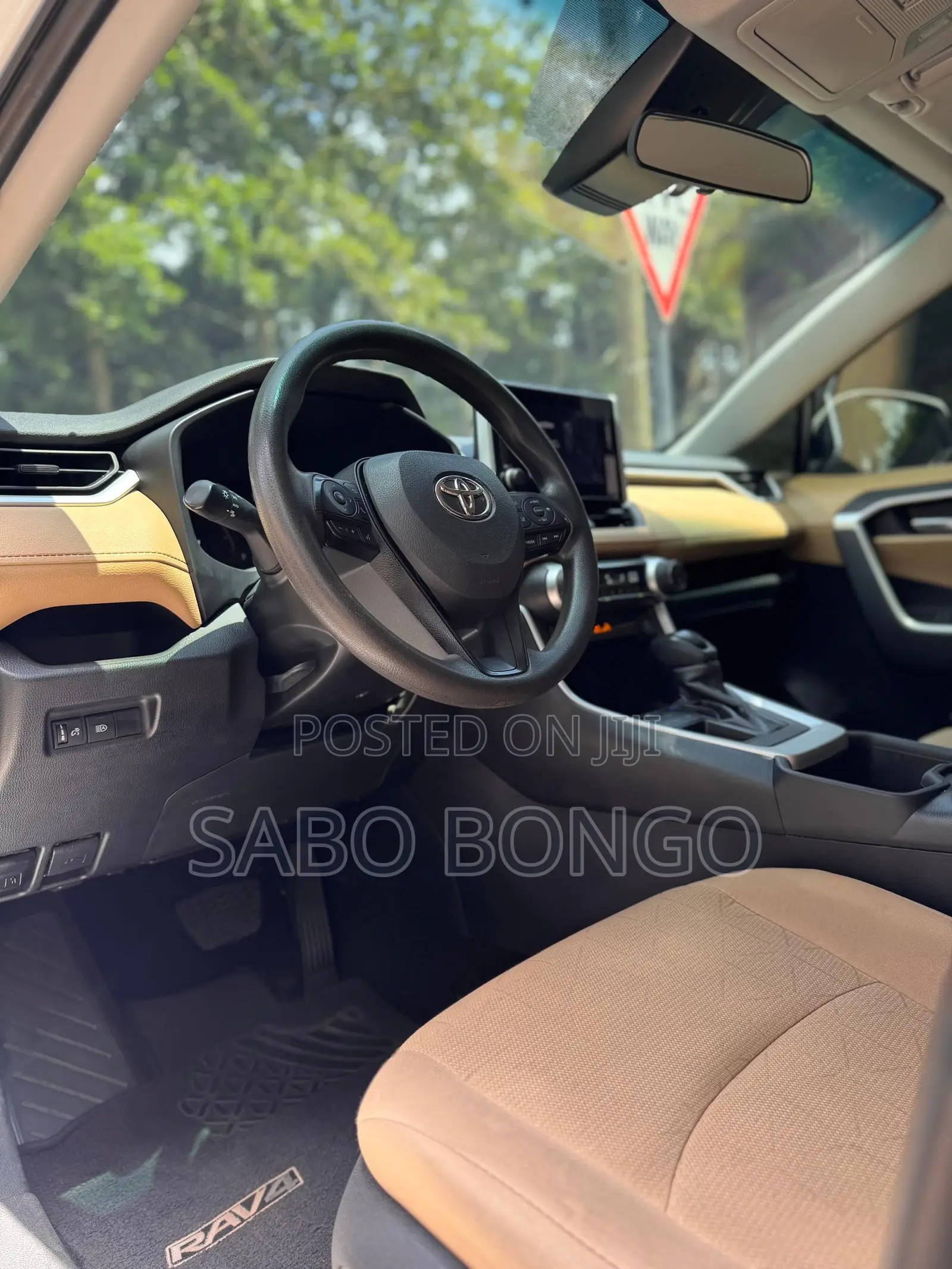 Toyota RAV4 XLE AWD 2023 White