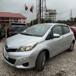 Toyota Vitz 2013 Silver