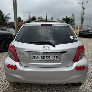 Toyota Vitz 2013 Silver