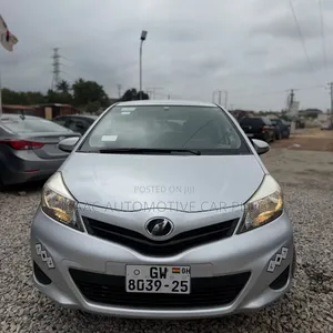 Toyota Vitz 2013 Silver