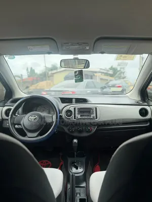 Toyota Vitz 2013 Silver