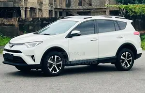 Toyota RAV4 SE AWD (2.5L 4cyl 6A) 2017 White