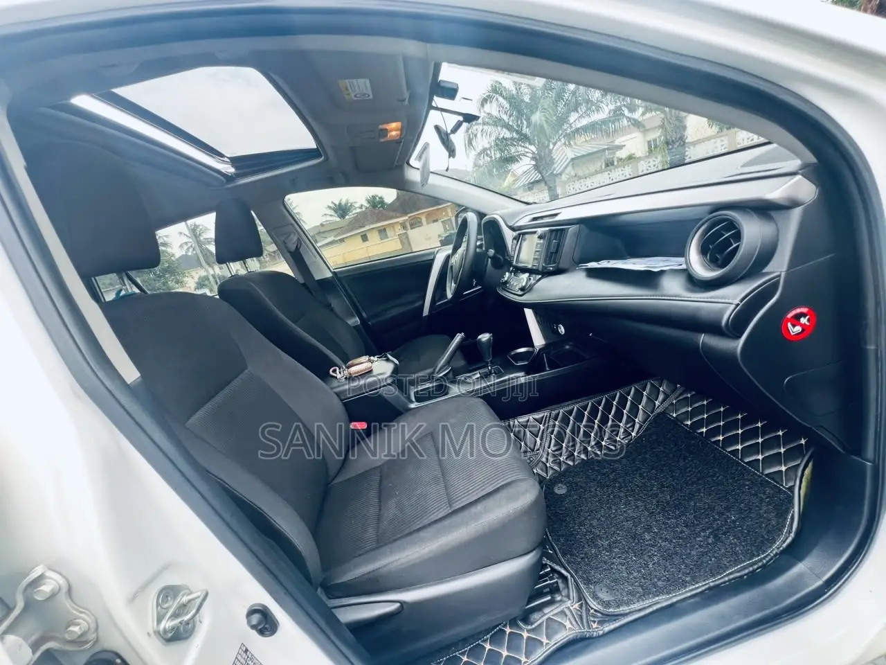 Toyota RAV4 SE AWD (2.5L 4cyl 6A) 2017 White