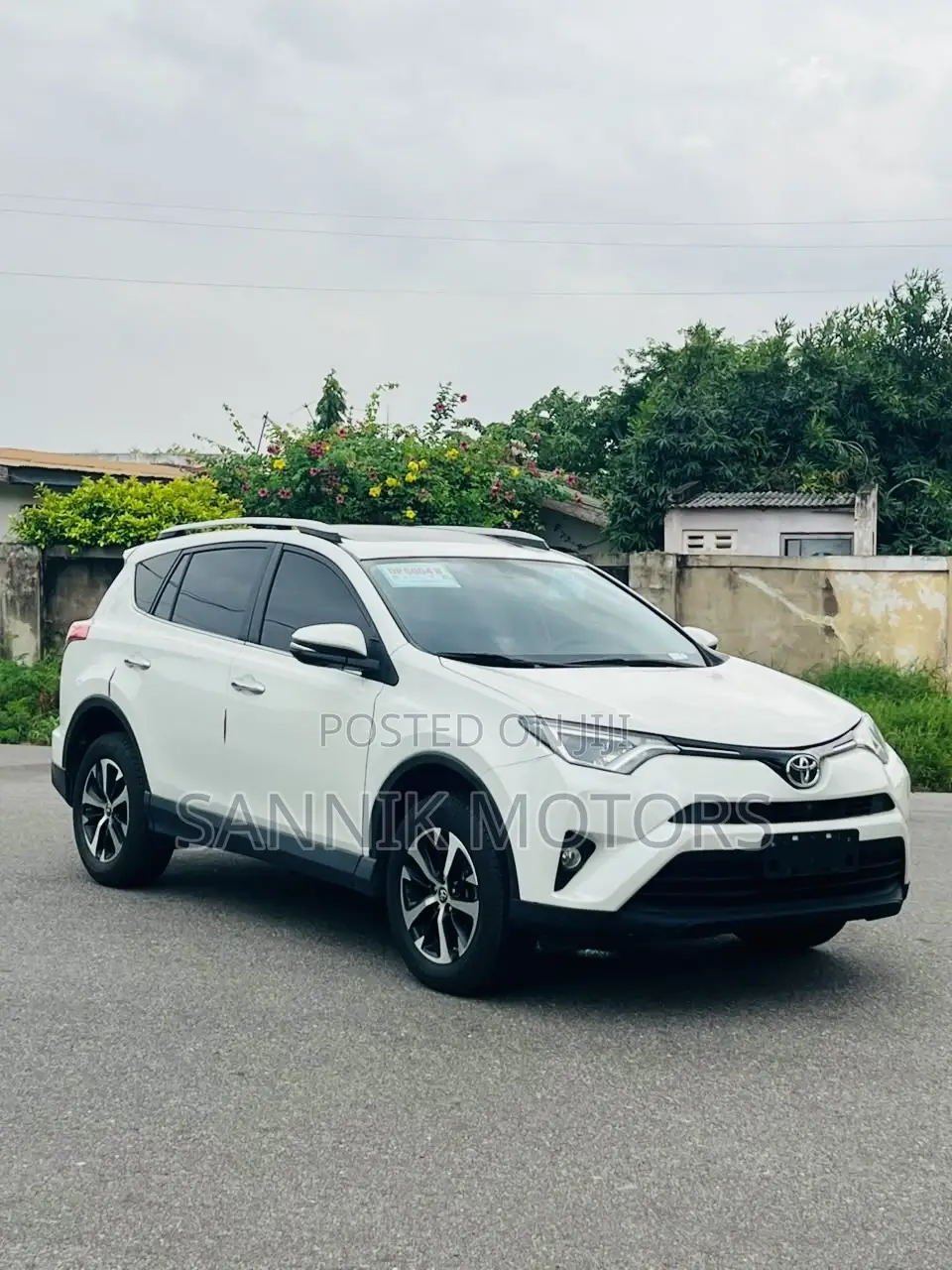 Toyota RAV4 SE AWD (2.5L 4cyl 6A) 2017 White