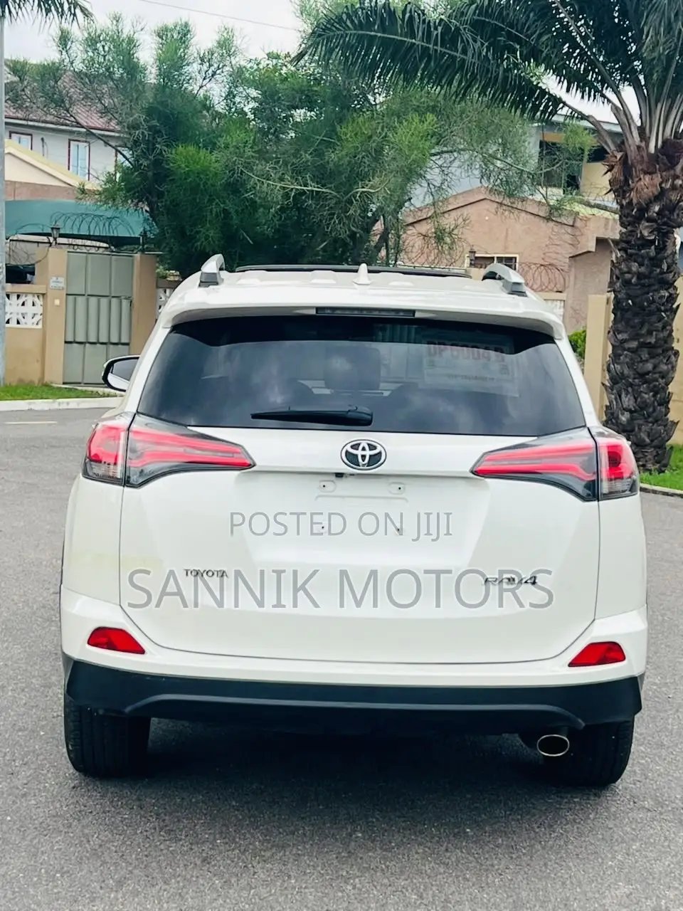 Toyota RAV4 SE AWD (2.5L 4cyl 6A) 2017 White