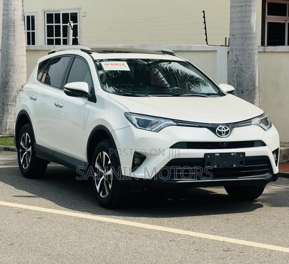 Toyota RAV4 Limited 4dr SUV AWD (2.5L 4cyl 6A) 2018 White