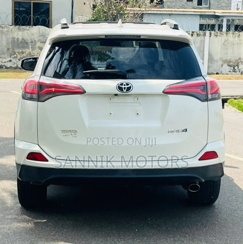 Toyota RAV4 Limited 4dr SUV AWD (2.5L 4cyl 6A) 2018 White
