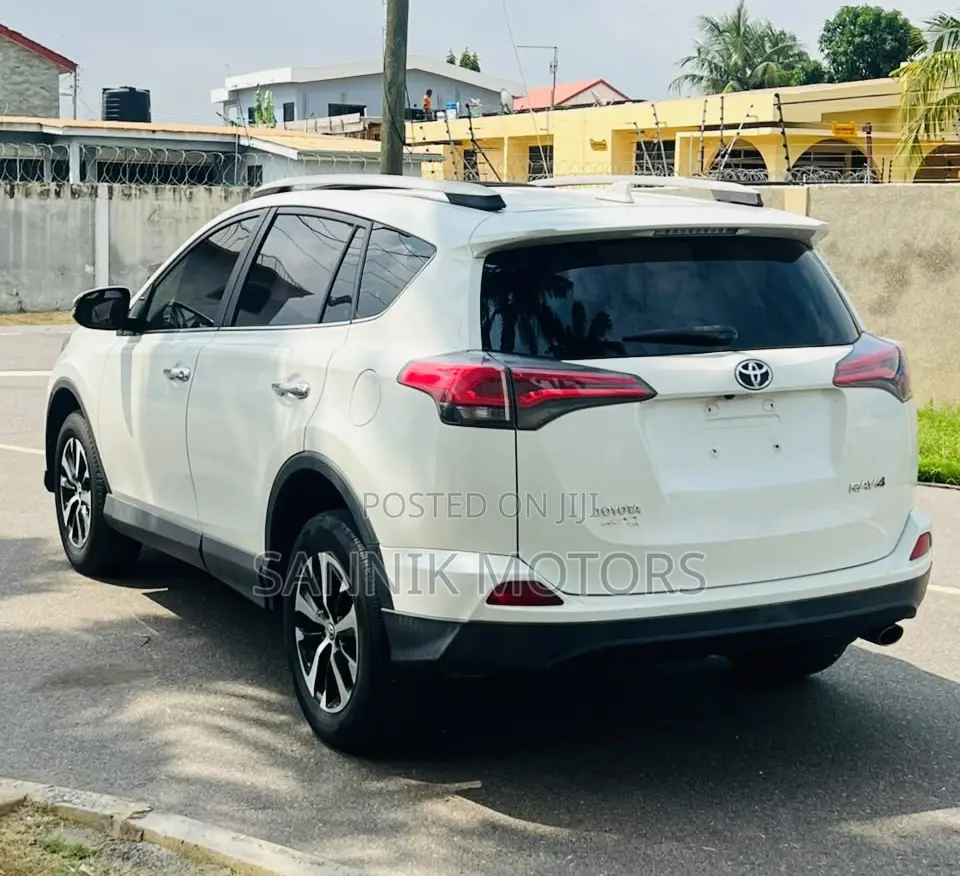 Toyota RAV4 Limited 4dr SUV AWD (2.5L 4cyl 6A) 2018 White