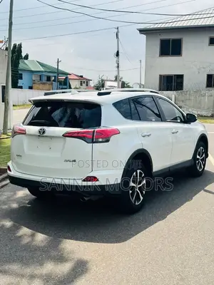 Toyota RAV4 Limited 4dr SUV AWD (2.5L 4cyl 6A) 2018 White