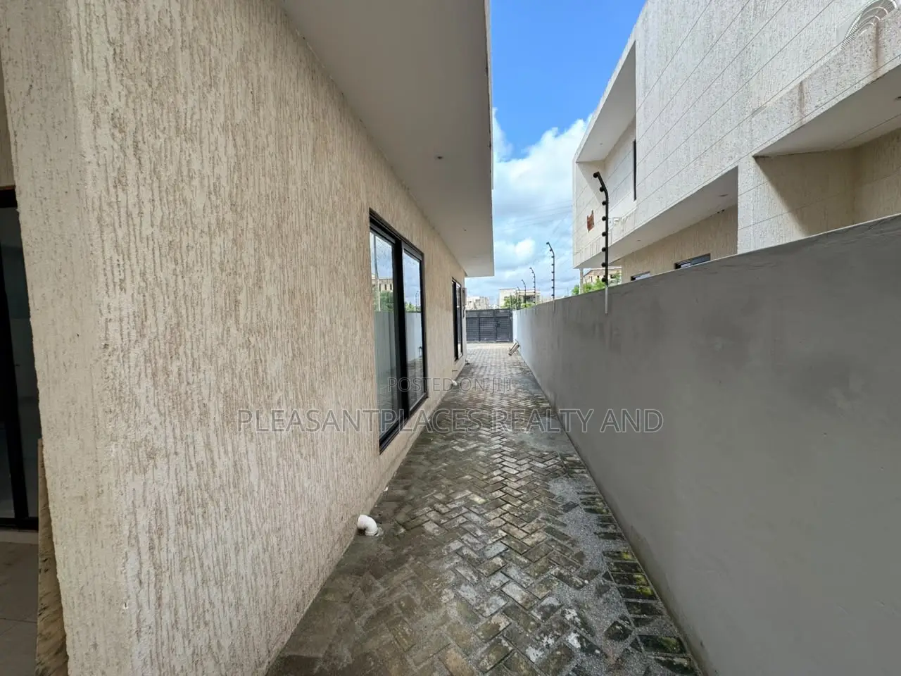 3bdrm House in Pleasantplaces And, Adenta for sale