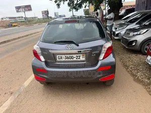 Toyota Yaris 2012 Gray