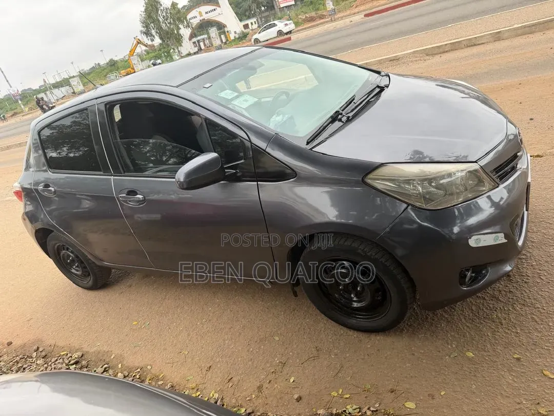 Toyota Yaris 2012 Gray