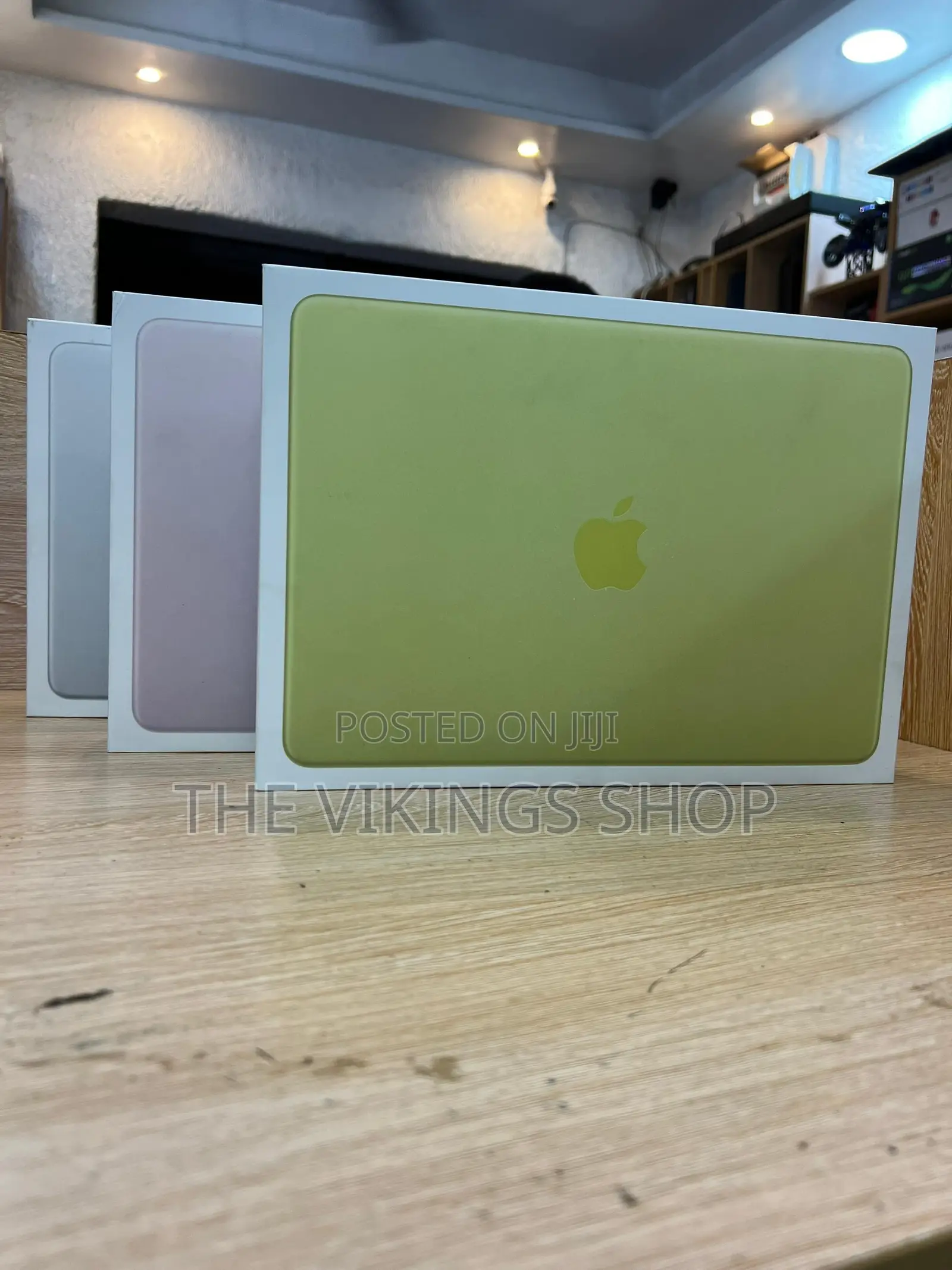 New Laptop Apple MacBook 8GB Intel Core i5 SSD 256GB