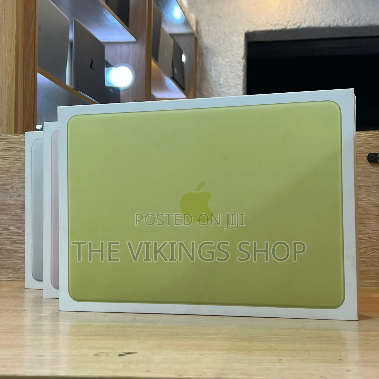 New Laptop Apple MacBook 8GB Intel Core i5 SSD 256GB