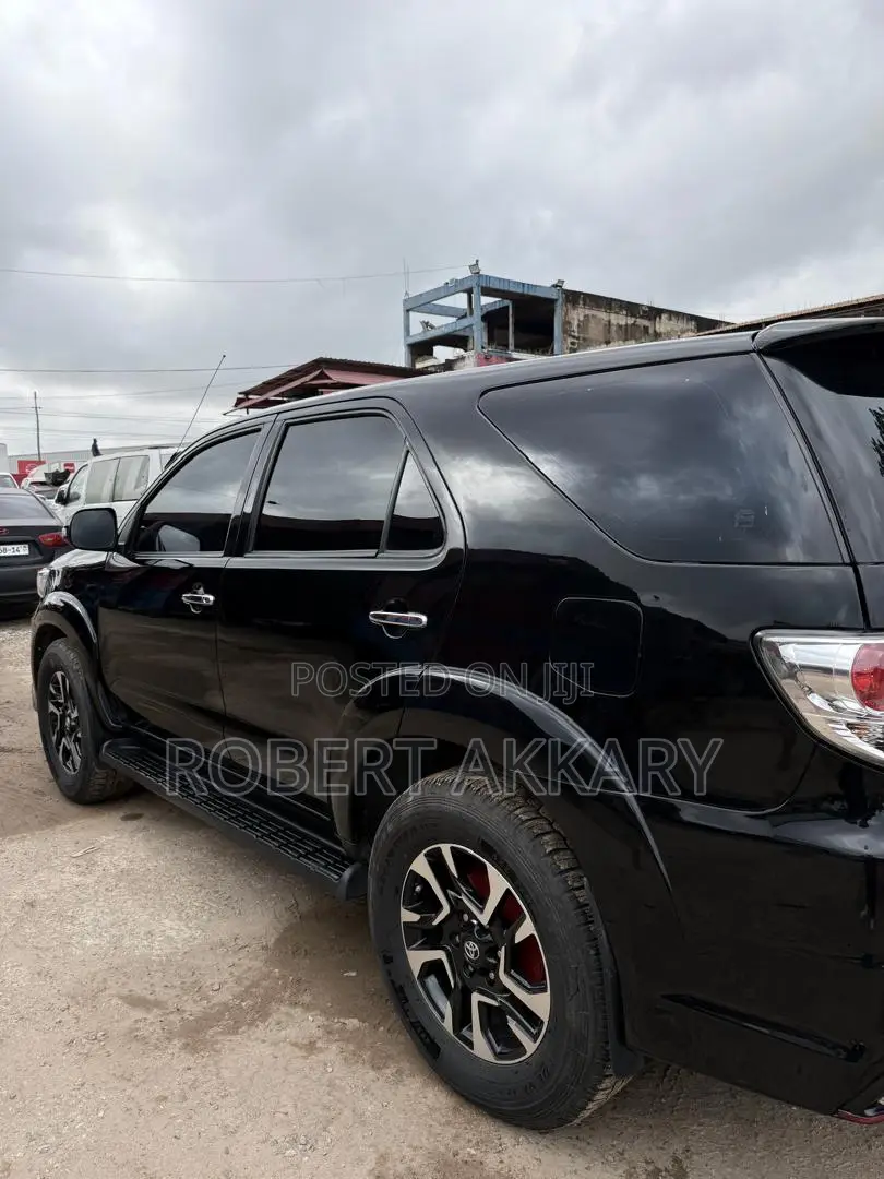 Toyota Fortuner 2013 Black