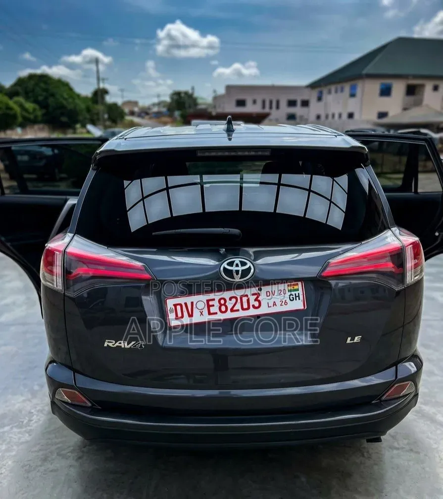 Toyota RAV4 LE 4dr SUV (2.5L 4cyl 6A) 2018 Black